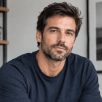 Hombre adulto relacionado con la fisiología de la erección masculina