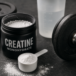Suplemento de creatina monohidrato en polvo para mejorar el rendimiento muscular y la fuerza