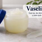 Vaselina o petrolatum en tarro para uso cosmético sobre la piel