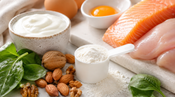 Alimentos ricos en proteínas y suplemento en polvo relacionados con la glutamina